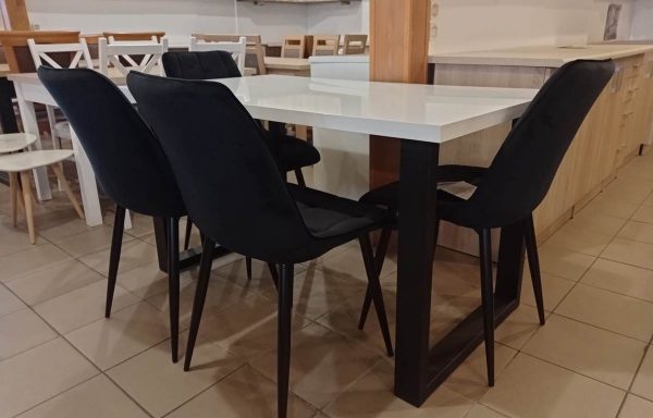 Zestaw 4 krzesła + stół
