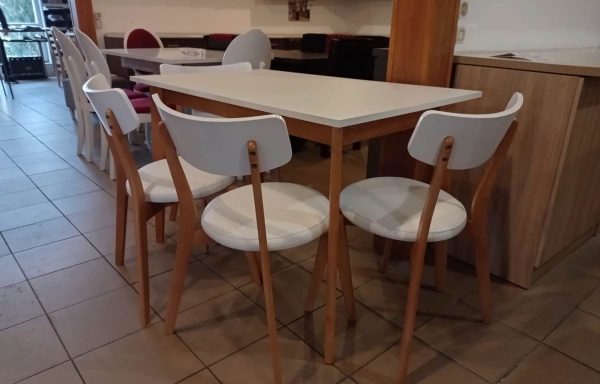 Zestaw 4 krzesła + stół